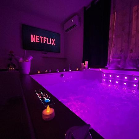 Love Room A Cannes - Appartement 25M2 Pour 2 Personnes Avec Un Jacuzzi Prive Buitenkant foto