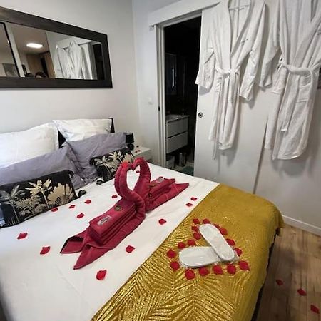 Love Room A Cannes - Appartement 25M2 Pour 2 Personnes Avec Un Jacuzzi Prive Buitenkant foto