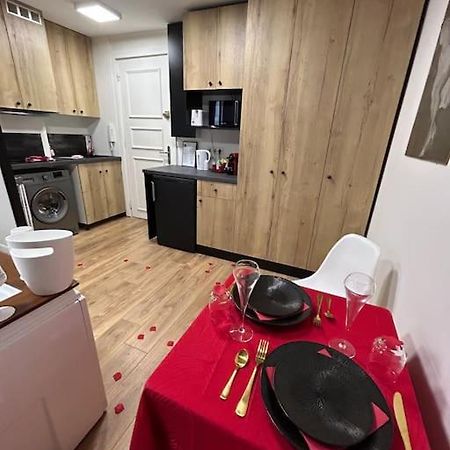 Love Room A Cannes - Appartement 25M2 Pour 2 Personnes Avec Un Jacuzzi Prive Buitenkant foto