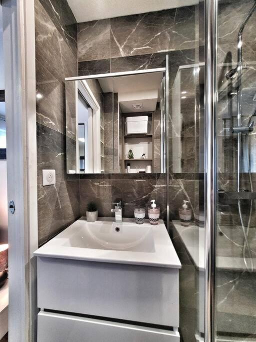 Love Room A Cannes - Appartement 25M2 Pour 2 Personnes Avec Un Jacuzzi Prive Buitenkant foto