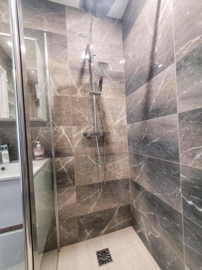 Love Room A Cannes - Appartement 25M2 Pour 2 Personnes Avec Un Jacuzzi Prive Buitenkant foto