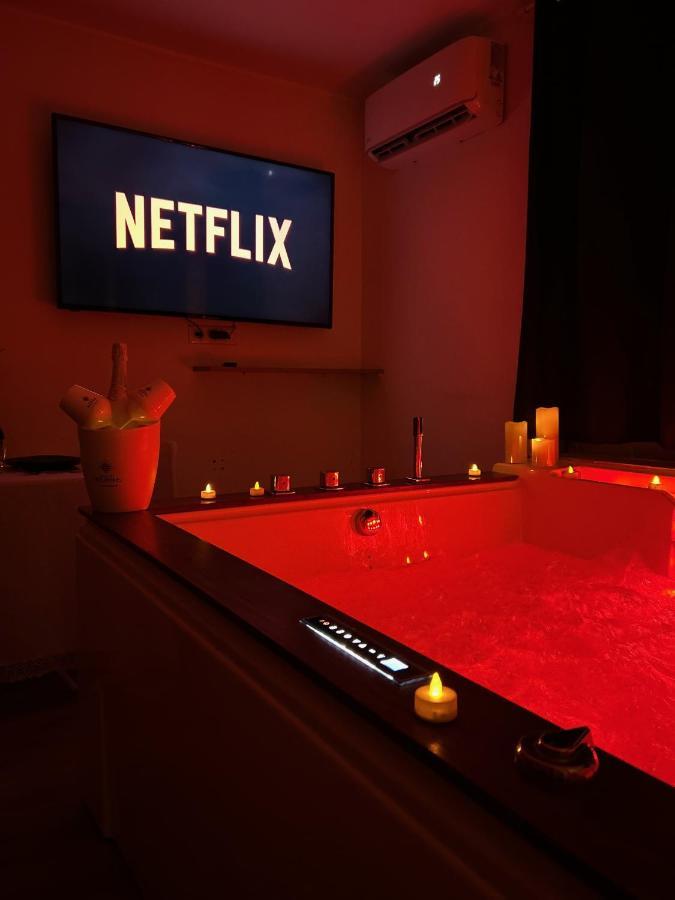 Love Room A Cannes - Appartement 25M2 Pour 2 Personnes Avec Un Jacuzzi Prive Buitenkant foto