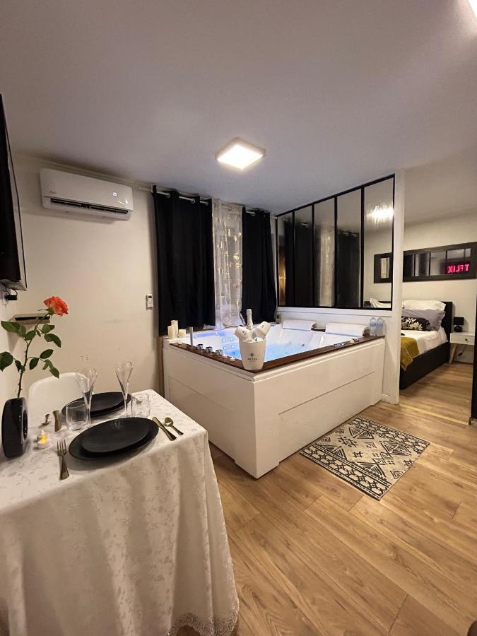 Love Room A Cannes - Appartement 25M2 Pour 2 Personnes Avec Un Jacuzzi Prive Buitenkant foto