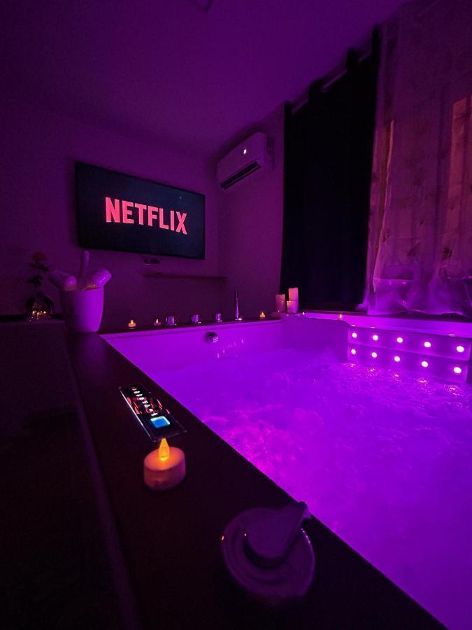 Love Room A Cannes - Appartement 25M2 Pour 2 Personnes Avec Un Jacuzzi Prive Buitenkant foto